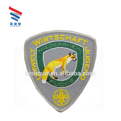 Patches de algodón/hilados gemelos tejidos con logotipo personalizado para promoción de clubes escolares