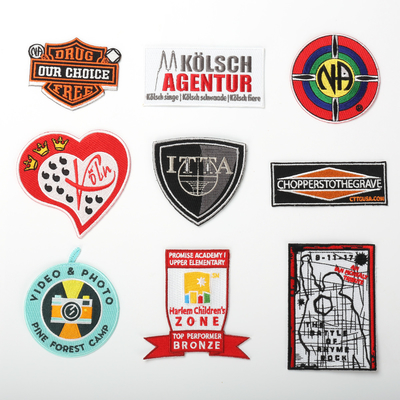 Logotipo de chenilla tejida en 3D bordado con hierro en parches para personalización de ropa