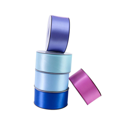 100% de poliéster con una sola cara cinta de satén en 196 colores personalizados 38mm 50mm 100 yardas/rollo