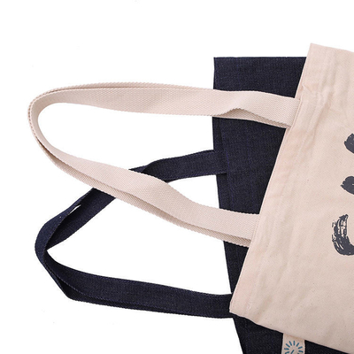 Compras hechas en bolsas de lona personalizadas con materiales ecológicos y logotipos impresos